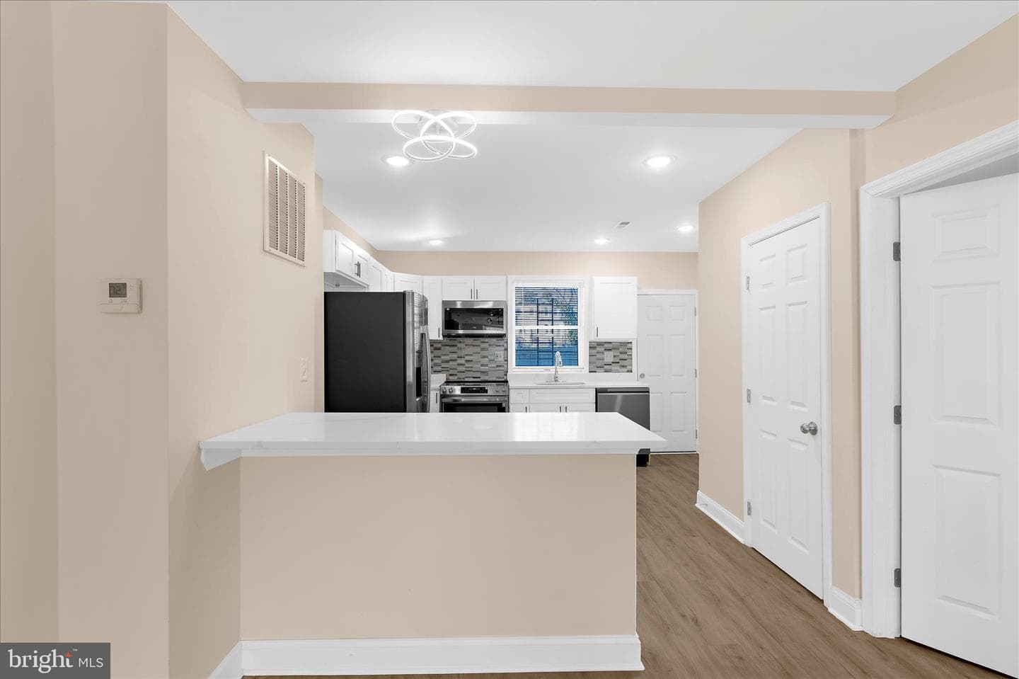 1402 N Montford Avenue photo 1