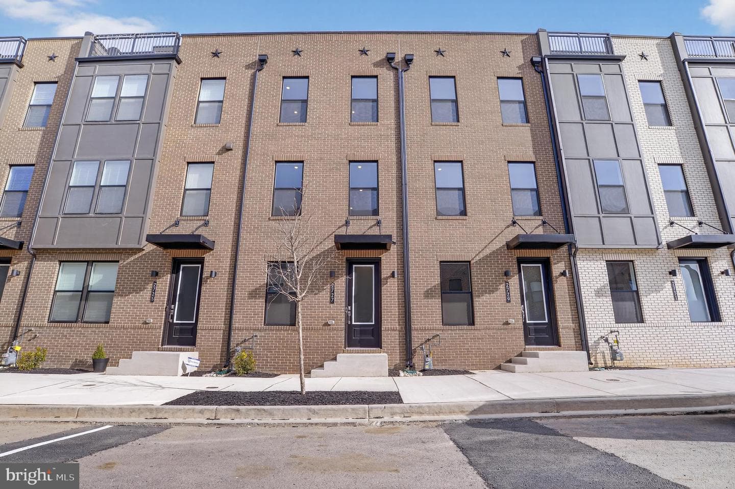 2727 Light Street photo 1