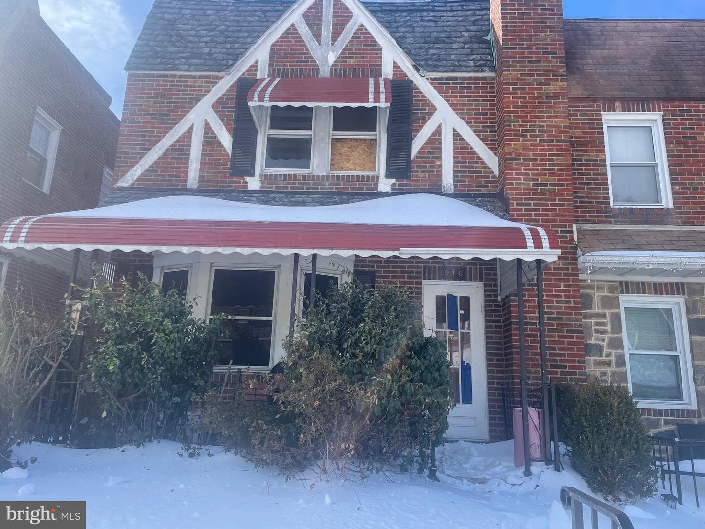 916 Calwell Road photo 1