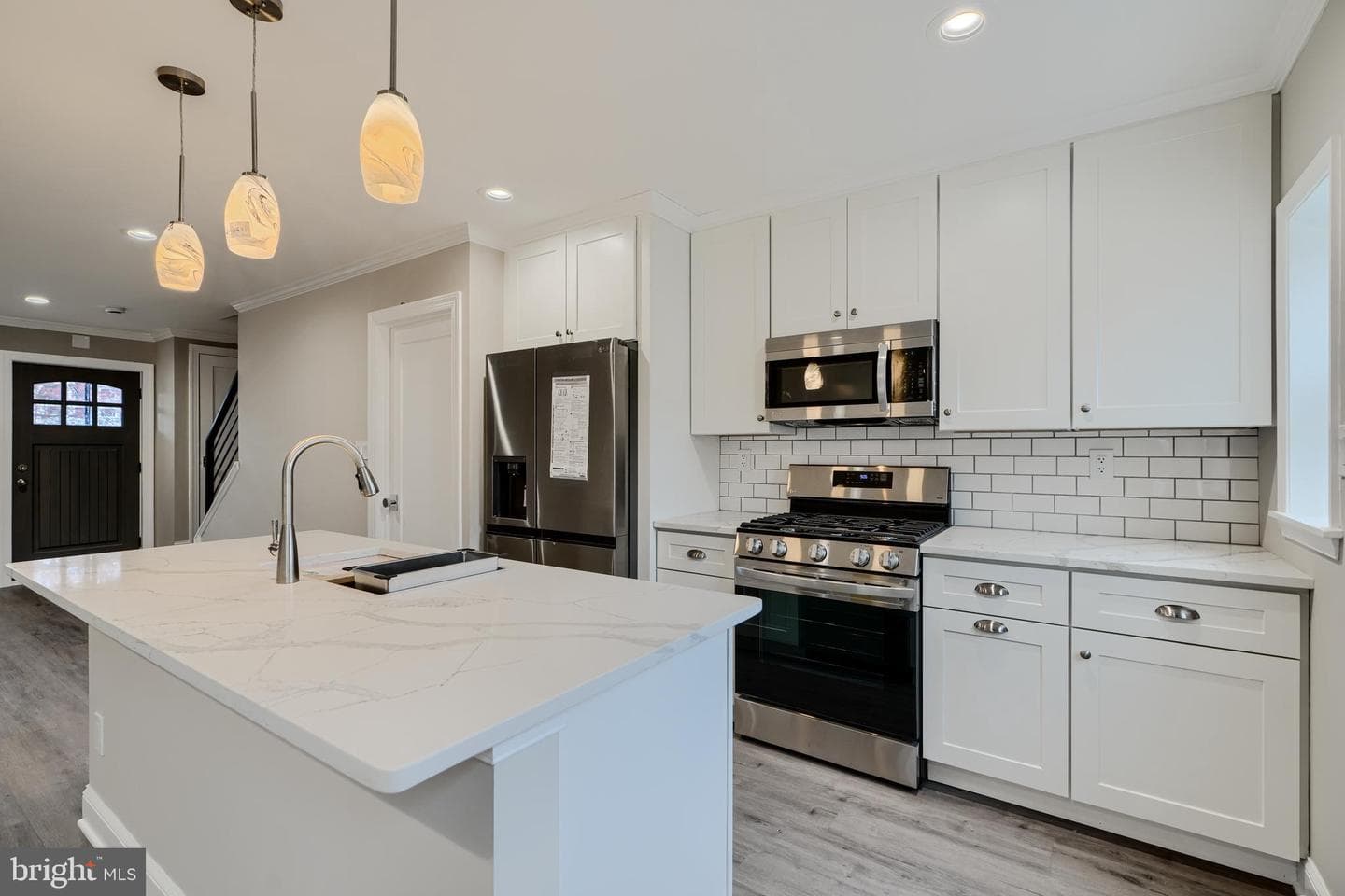 621 Ponca Street photo 1