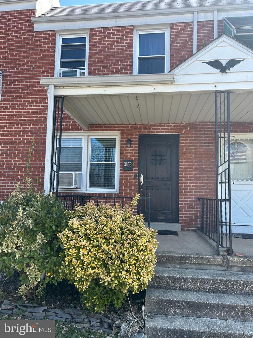 3653 Mactavish Avenue photo 1