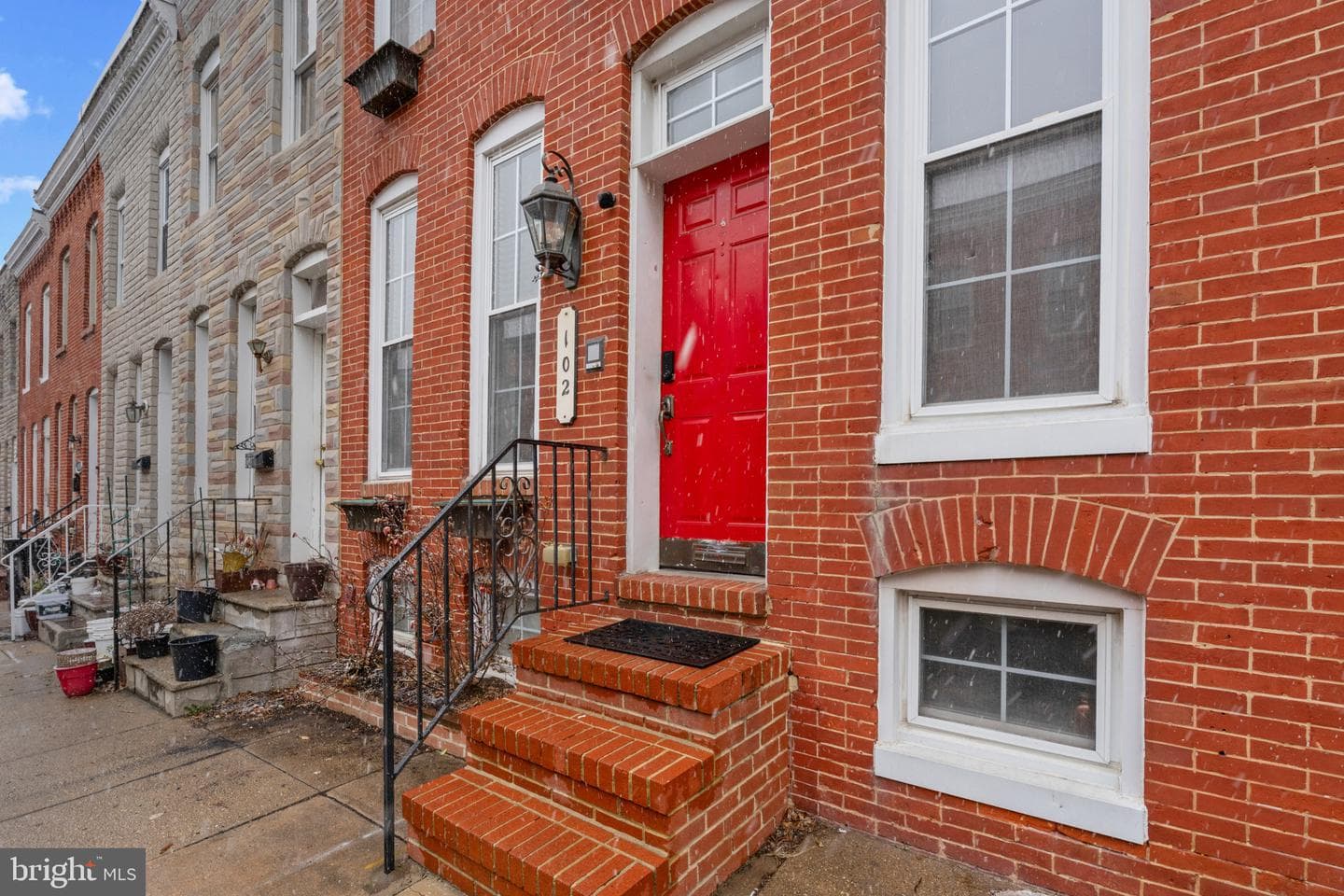 102 Burnett Street photo 1
