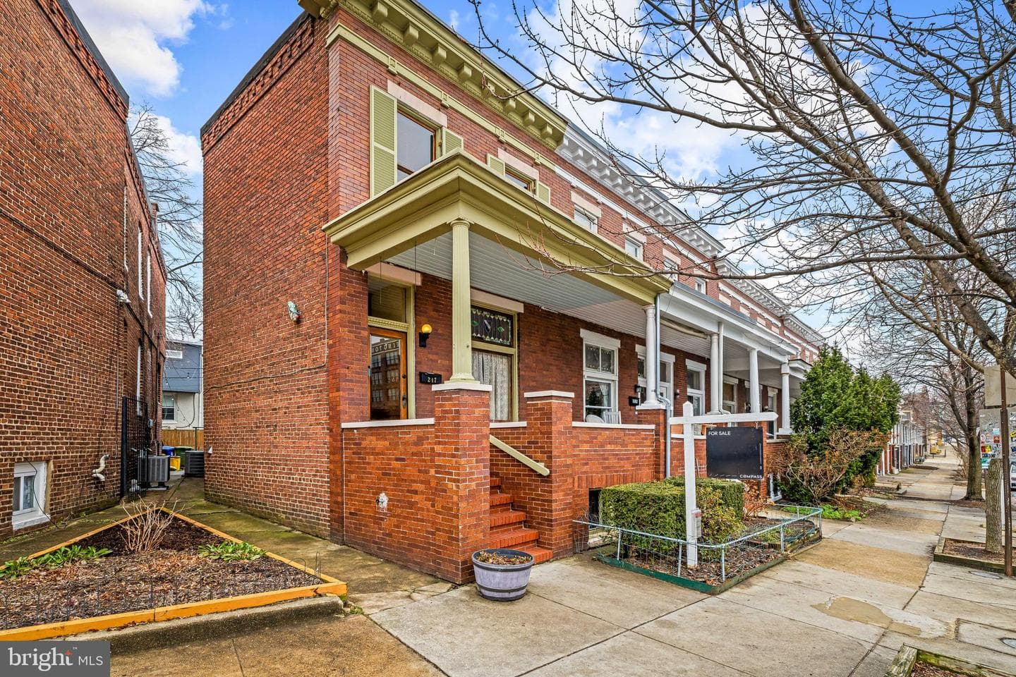 217 W 27th Street W photo 1