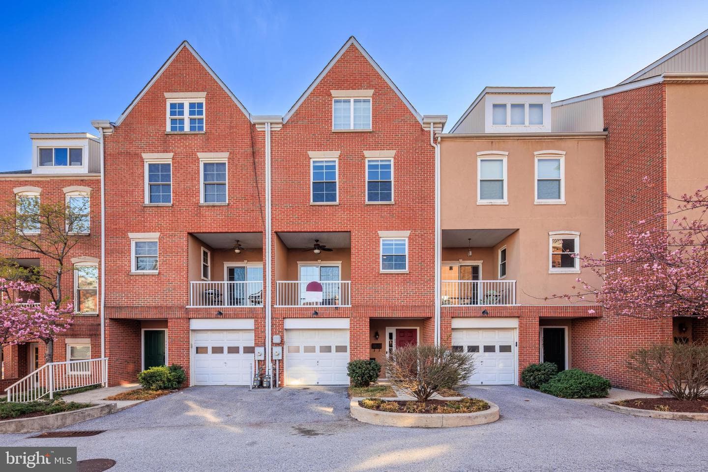 2349 Cambridge Walk photo 1