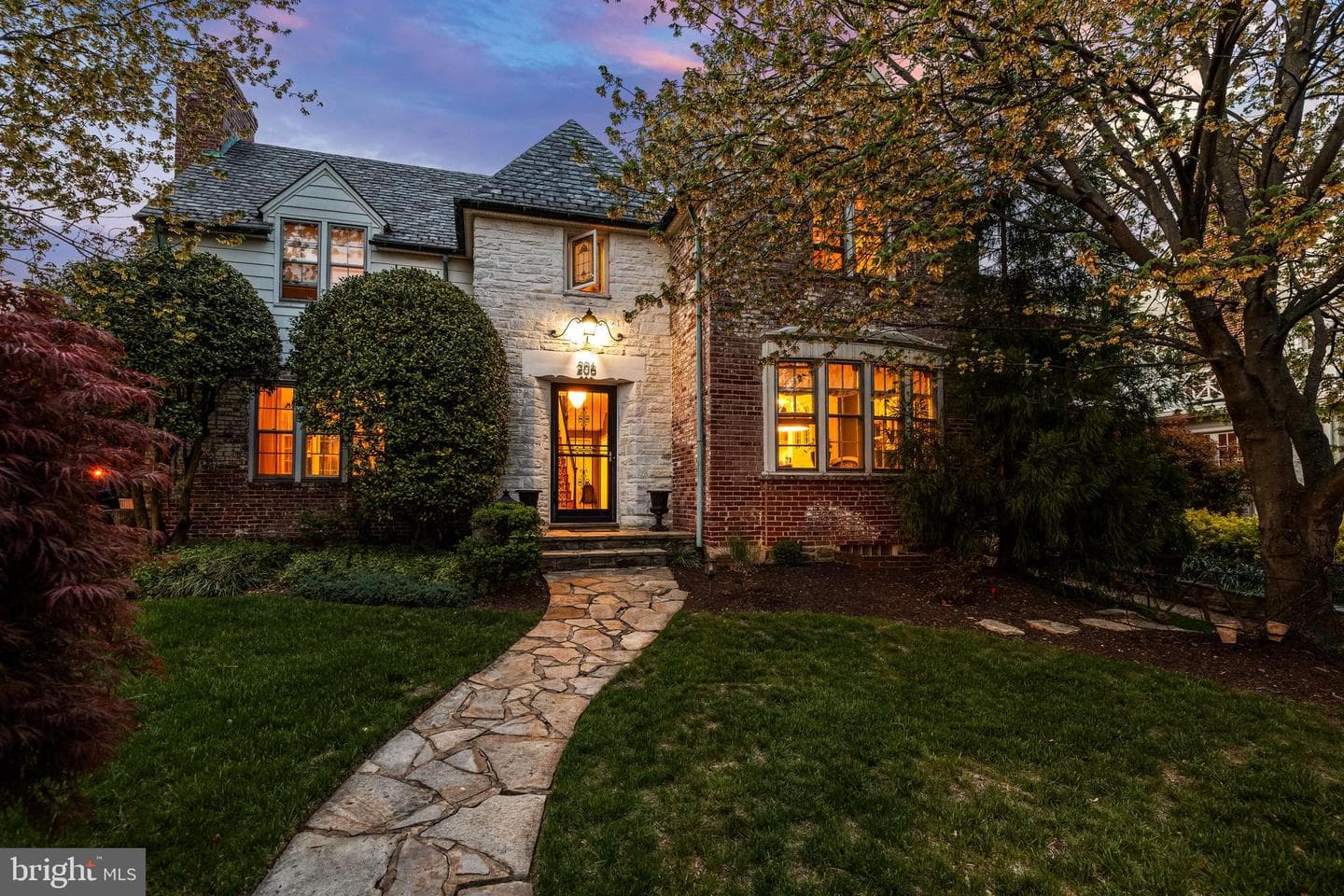 206 Kemble Road photo 1