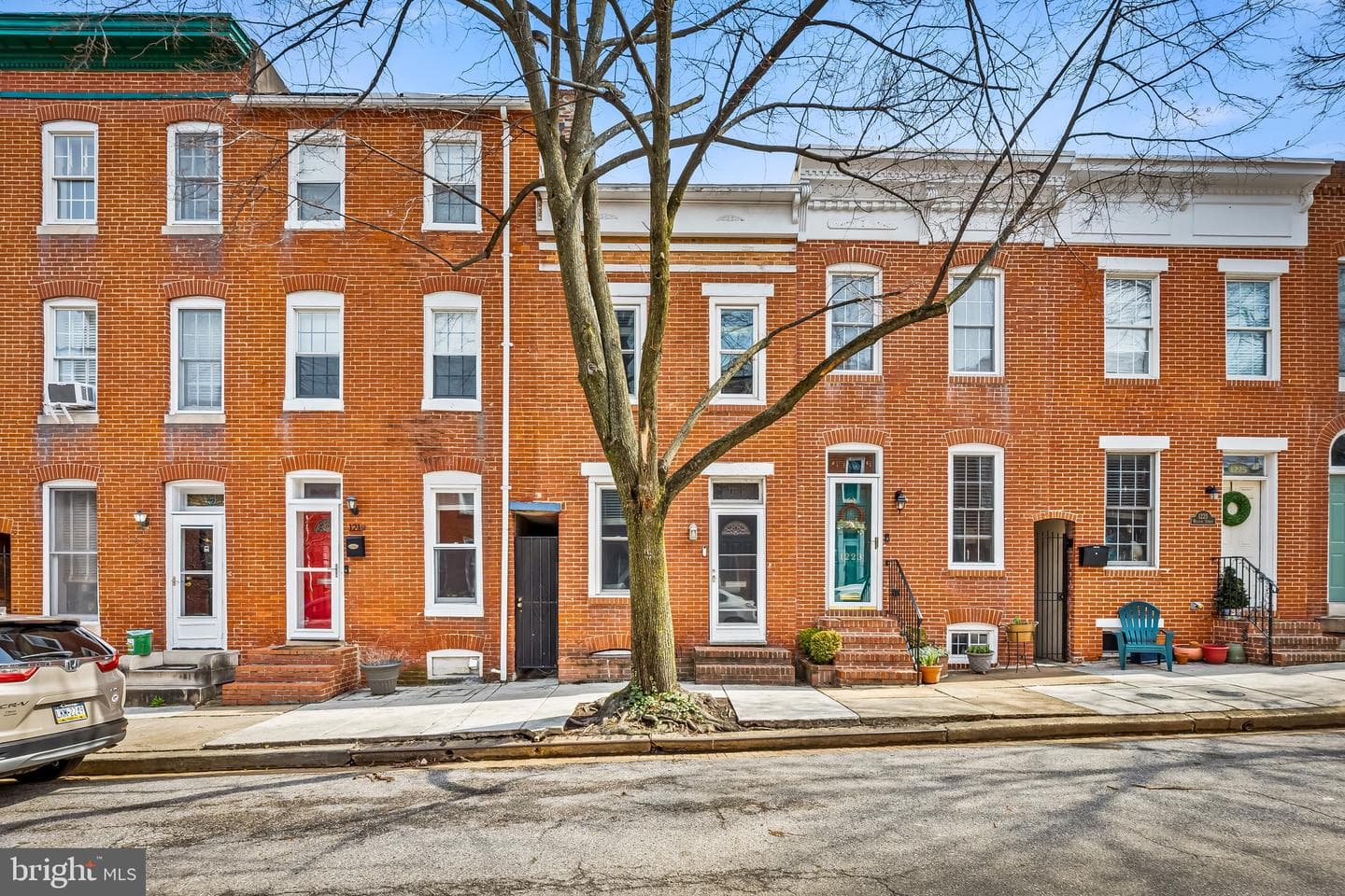 1221 William Street photo 1