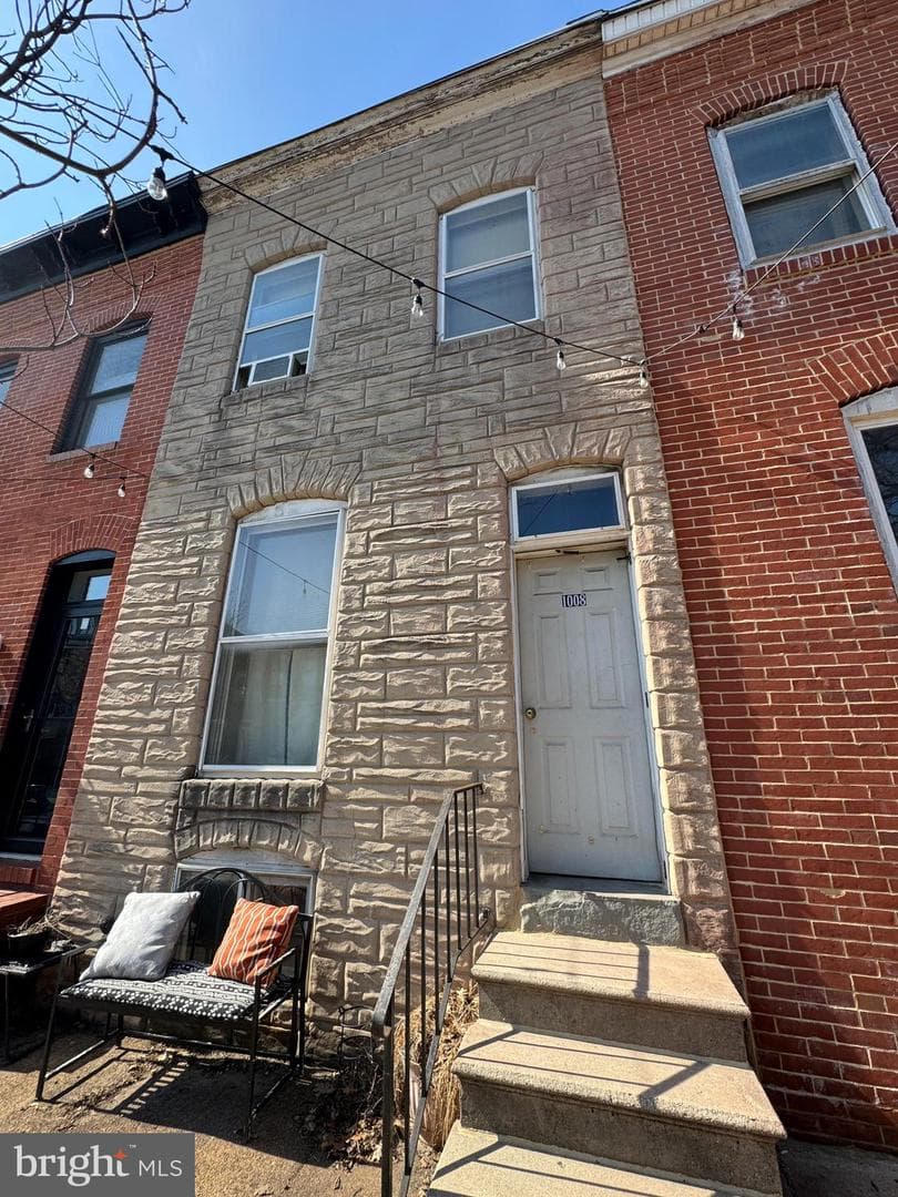 1008 S Clinton Street photo 1