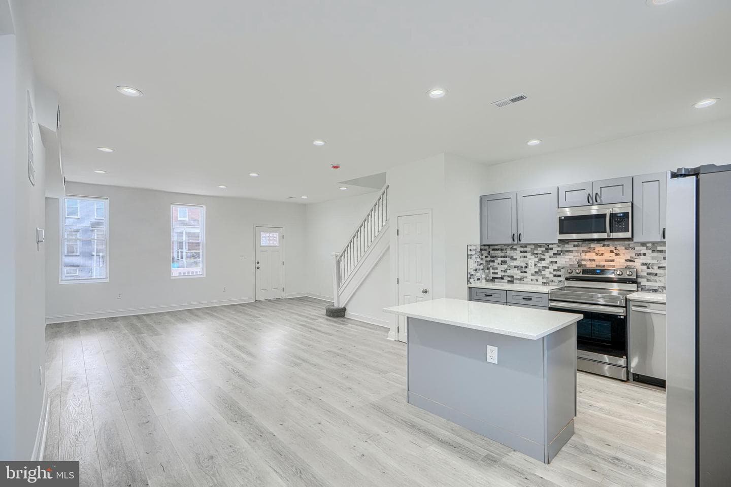 615 Linnard Street photo 1