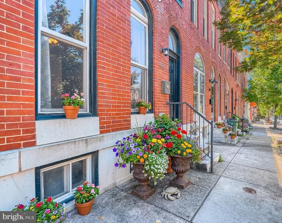 101 W Clement Street W
