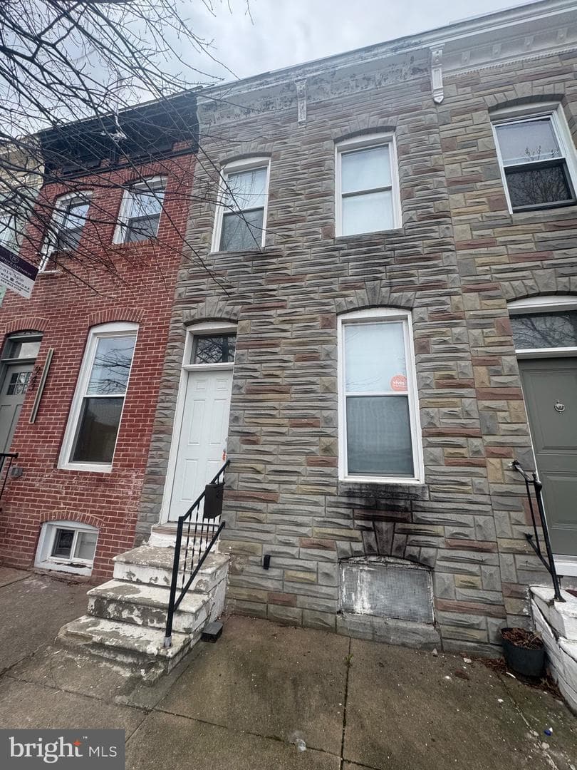 941 E Chase Street photo 1