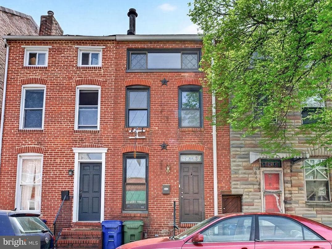 25 West Street W photo 1
