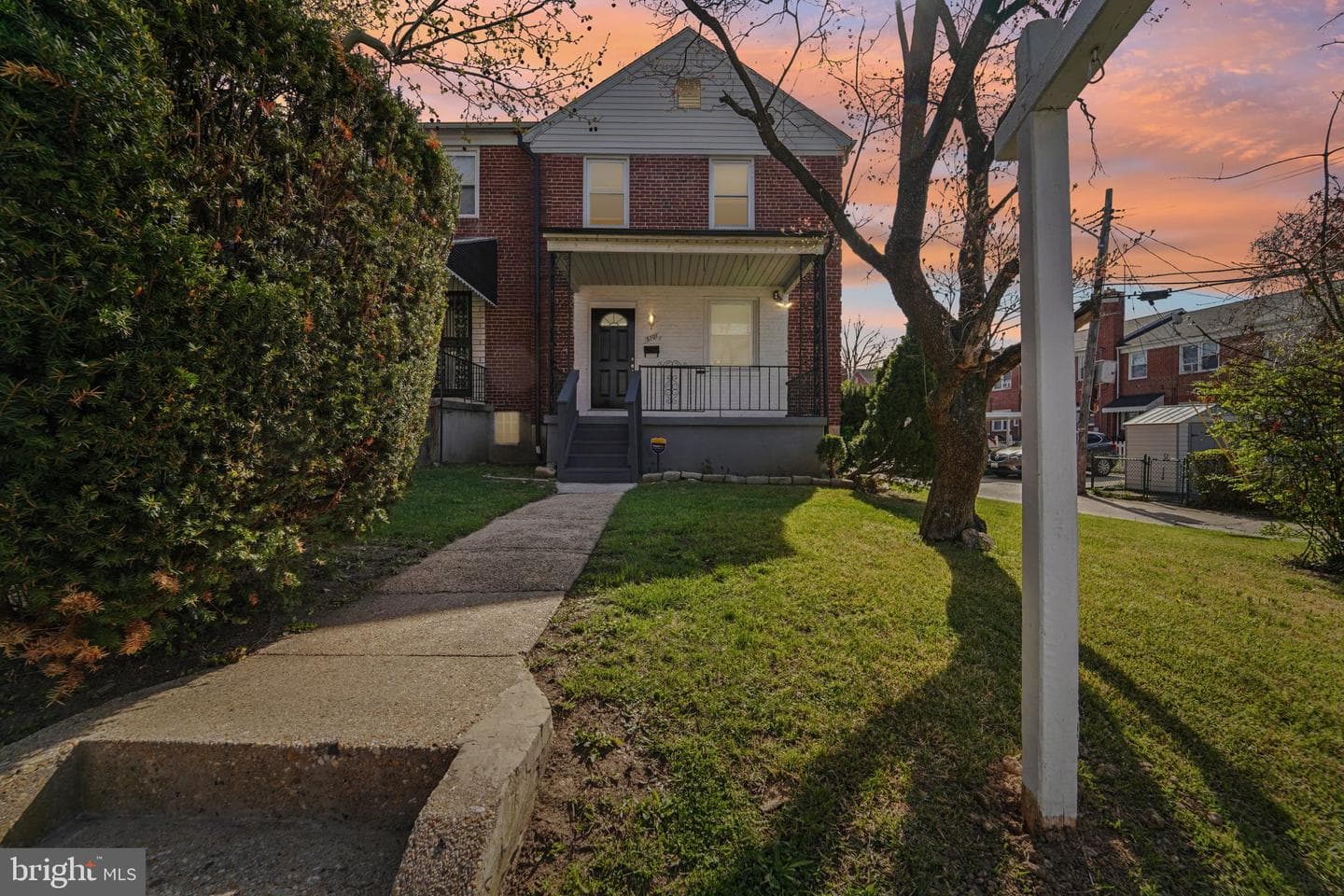 5701 The Alameda