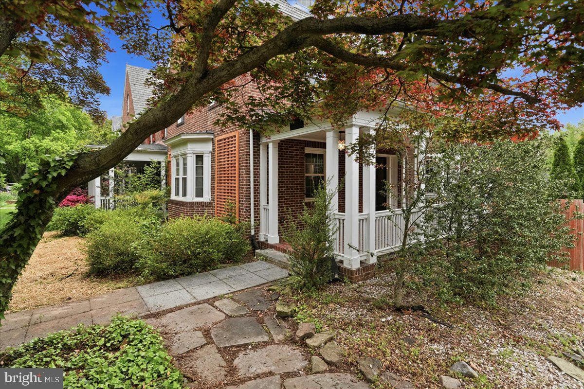 532 W University Parkway photo 1