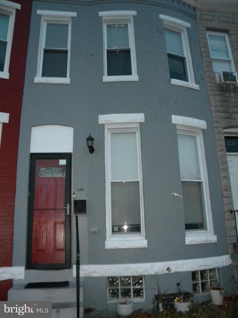 3222 Barclay Street