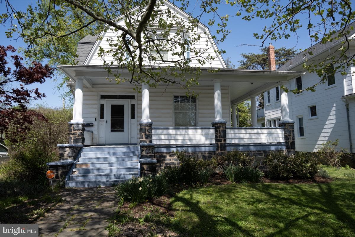 2900 Montebello Terrace