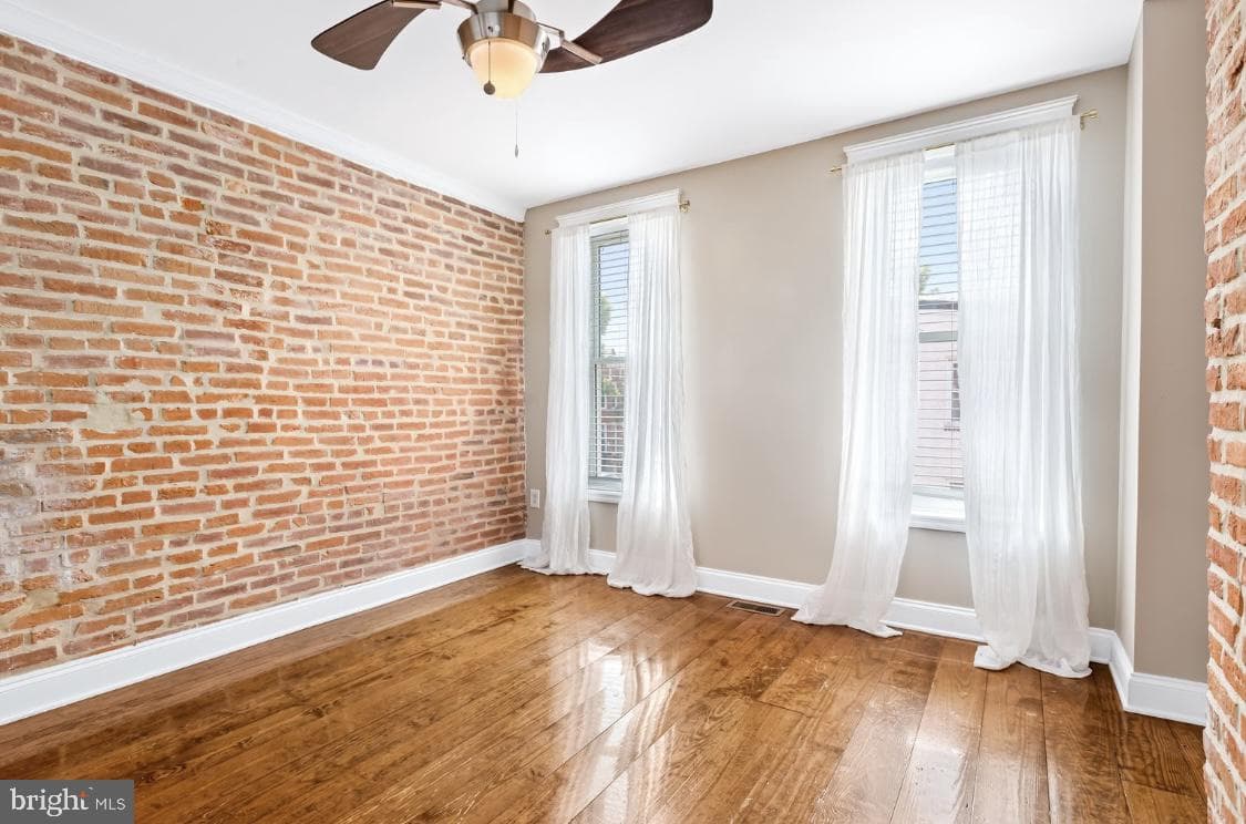 444 E Clement Street photo 1