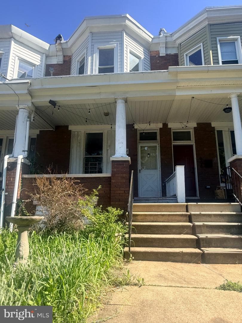 604 E 35th Street E photo 1