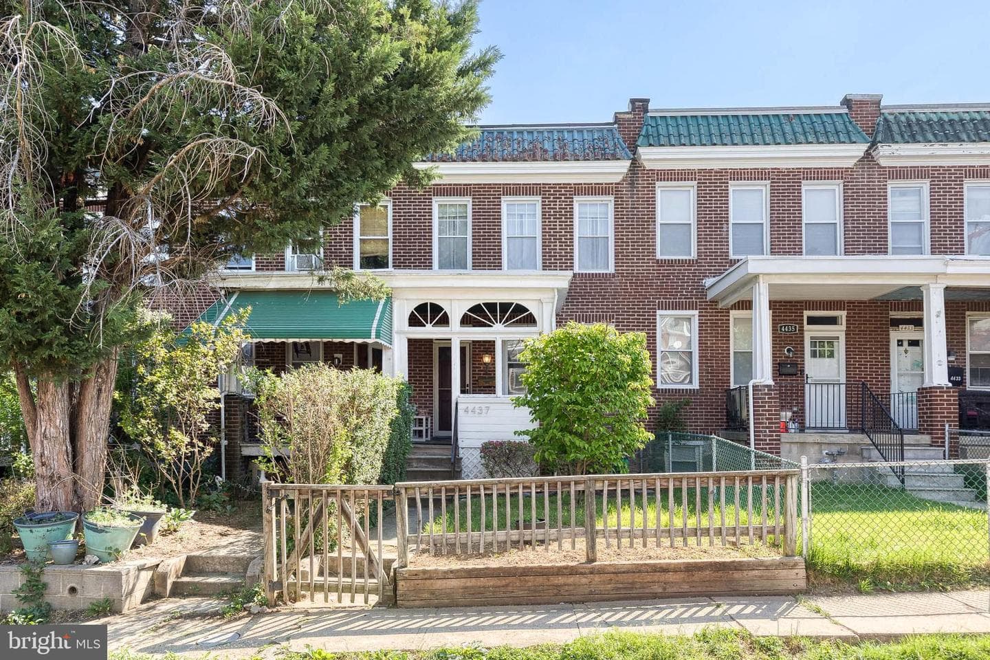 4437 Newport Avenue photo 1