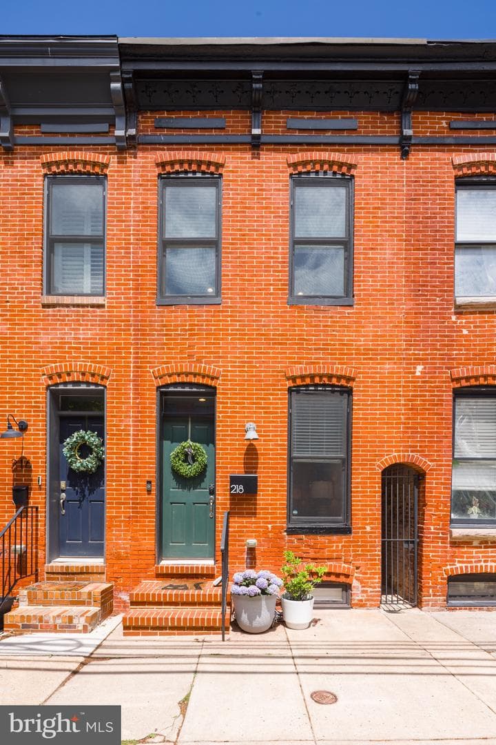 218 E Barney Street photo 1