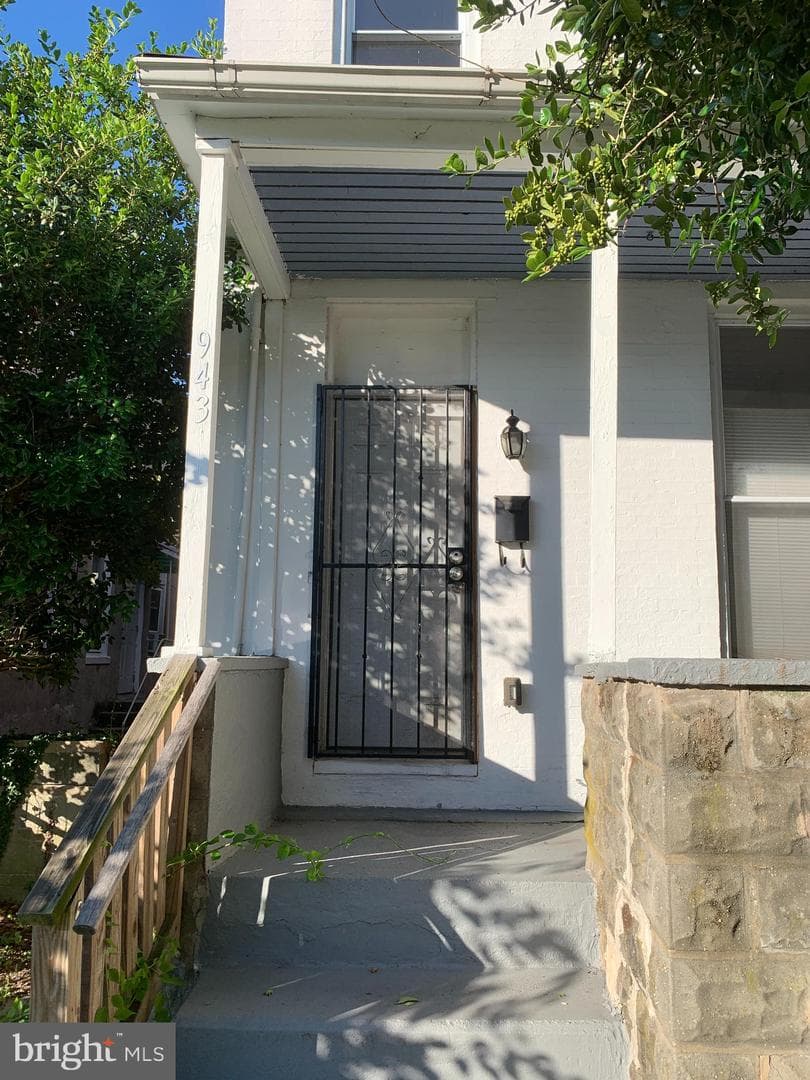 943 Homestead Street photo 1