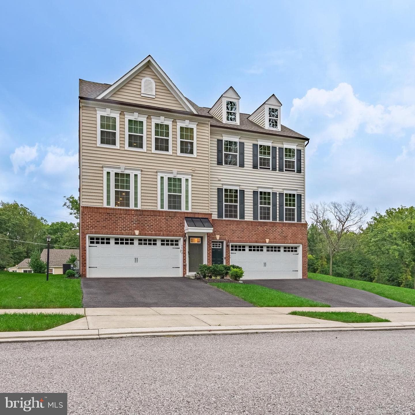 9542 Watts Road photo 1