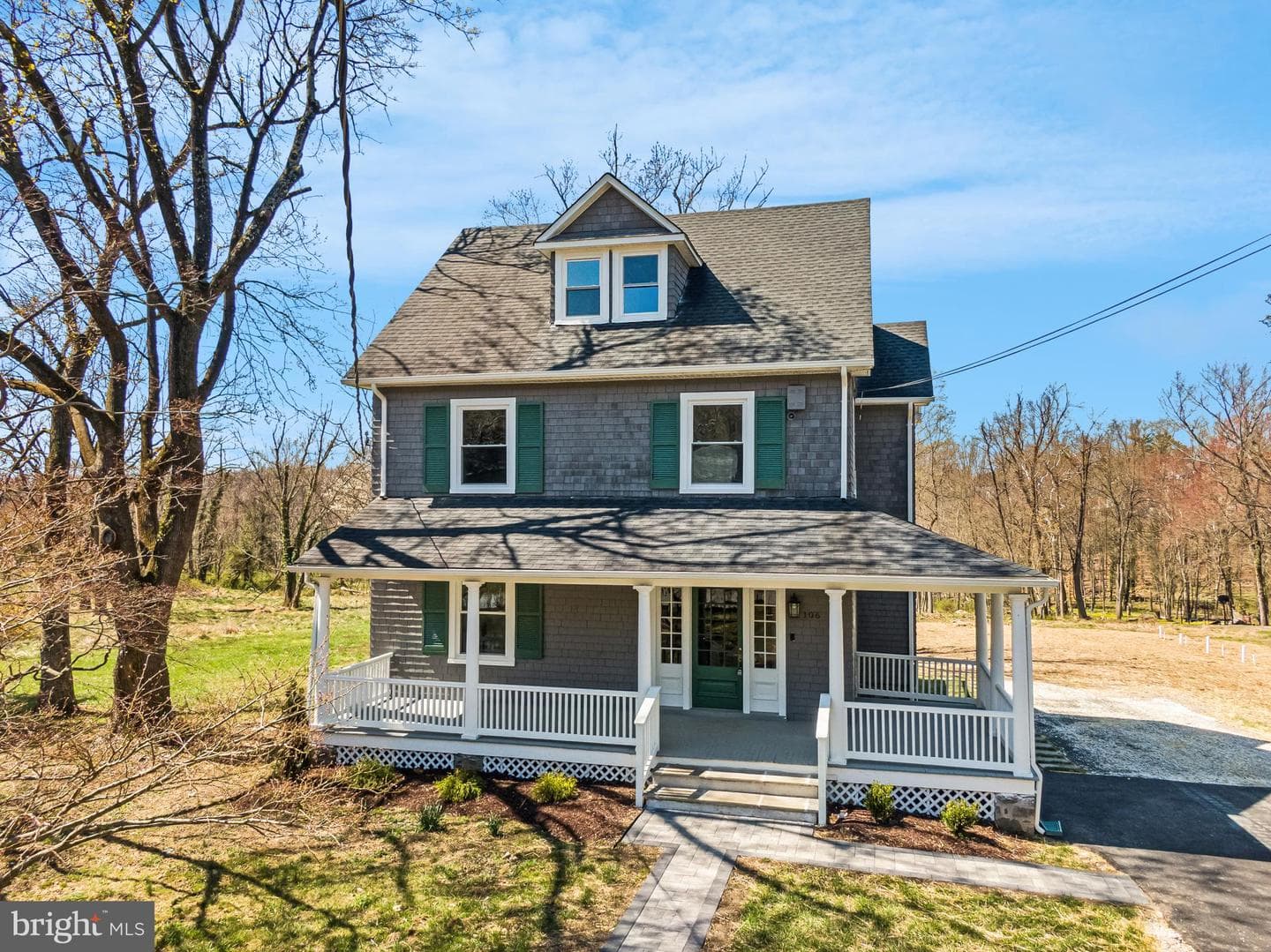 106 Maple Avenue photo 1