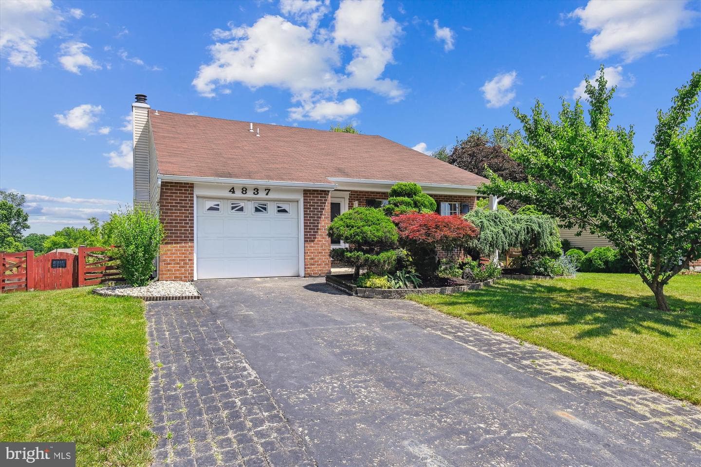 4837 Vicky Road photo 1