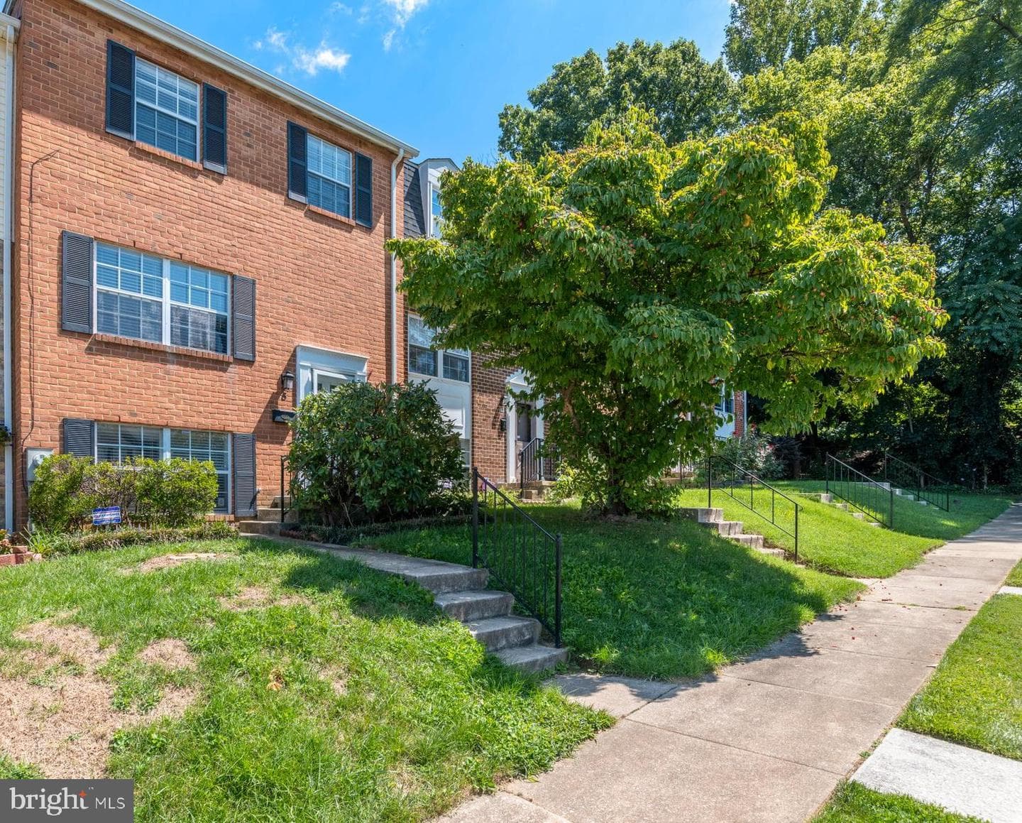5 High Pine Court photo 1