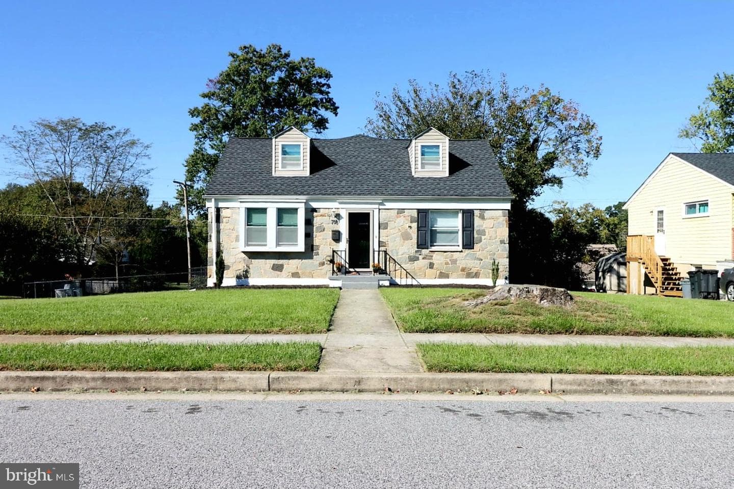 718 Cliffedge Road photo 1