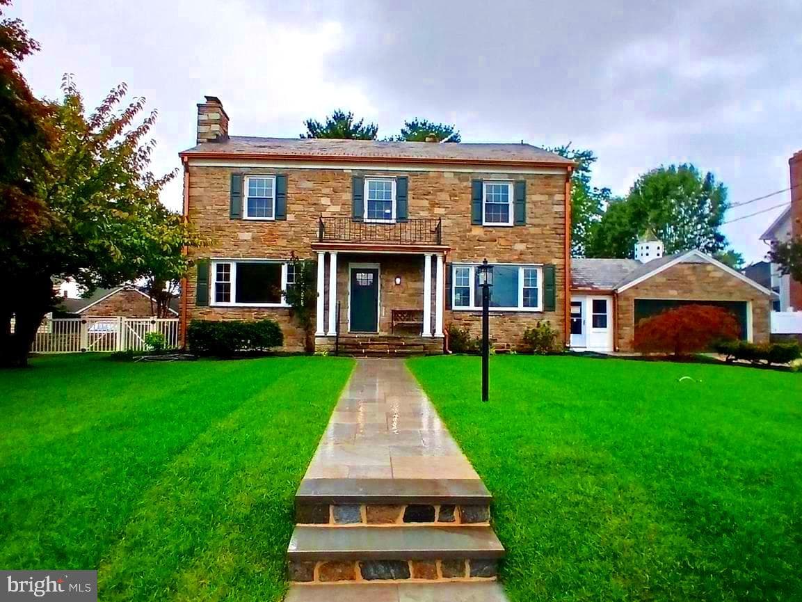 1942 Sunberry Road photo 1