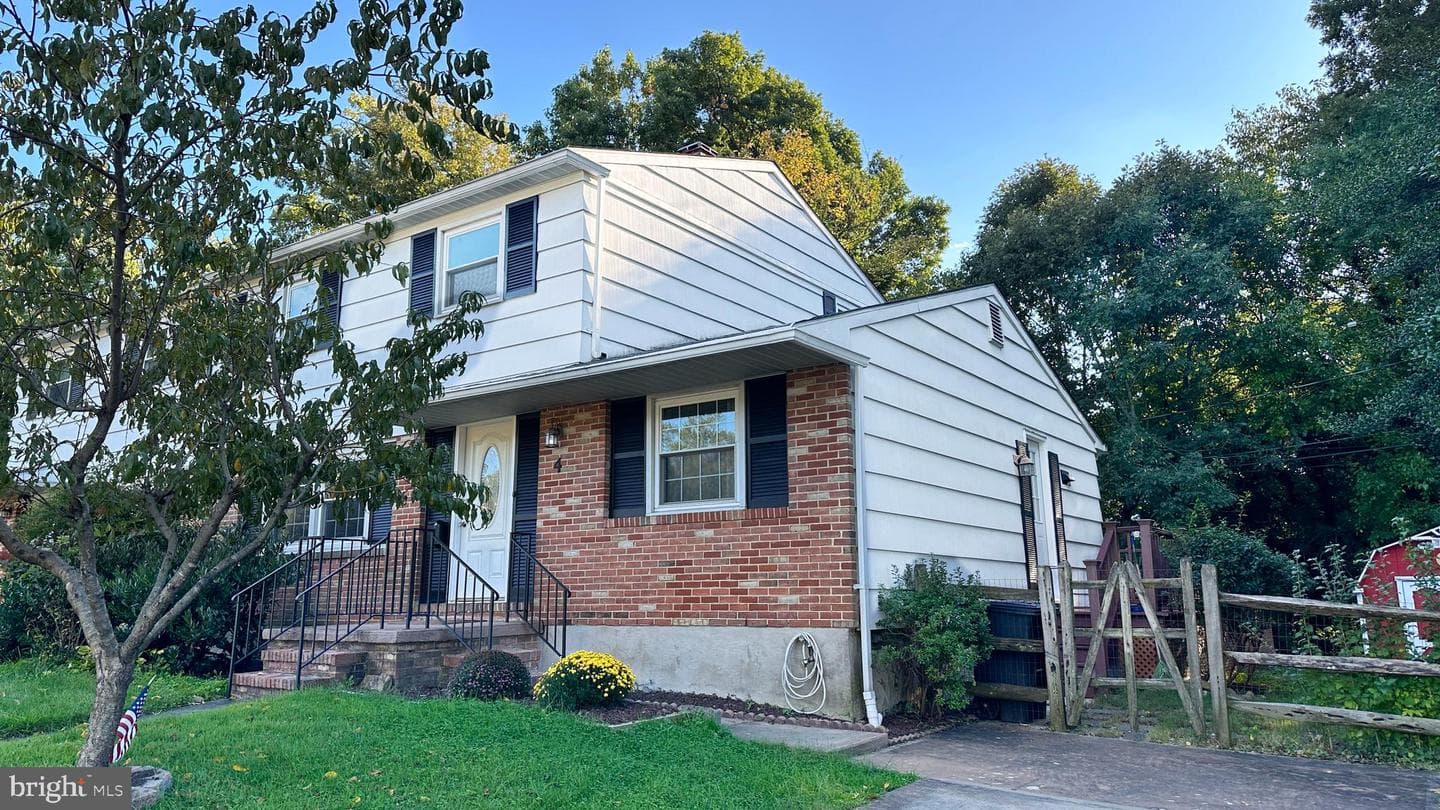 4 David Lee Court photo 1