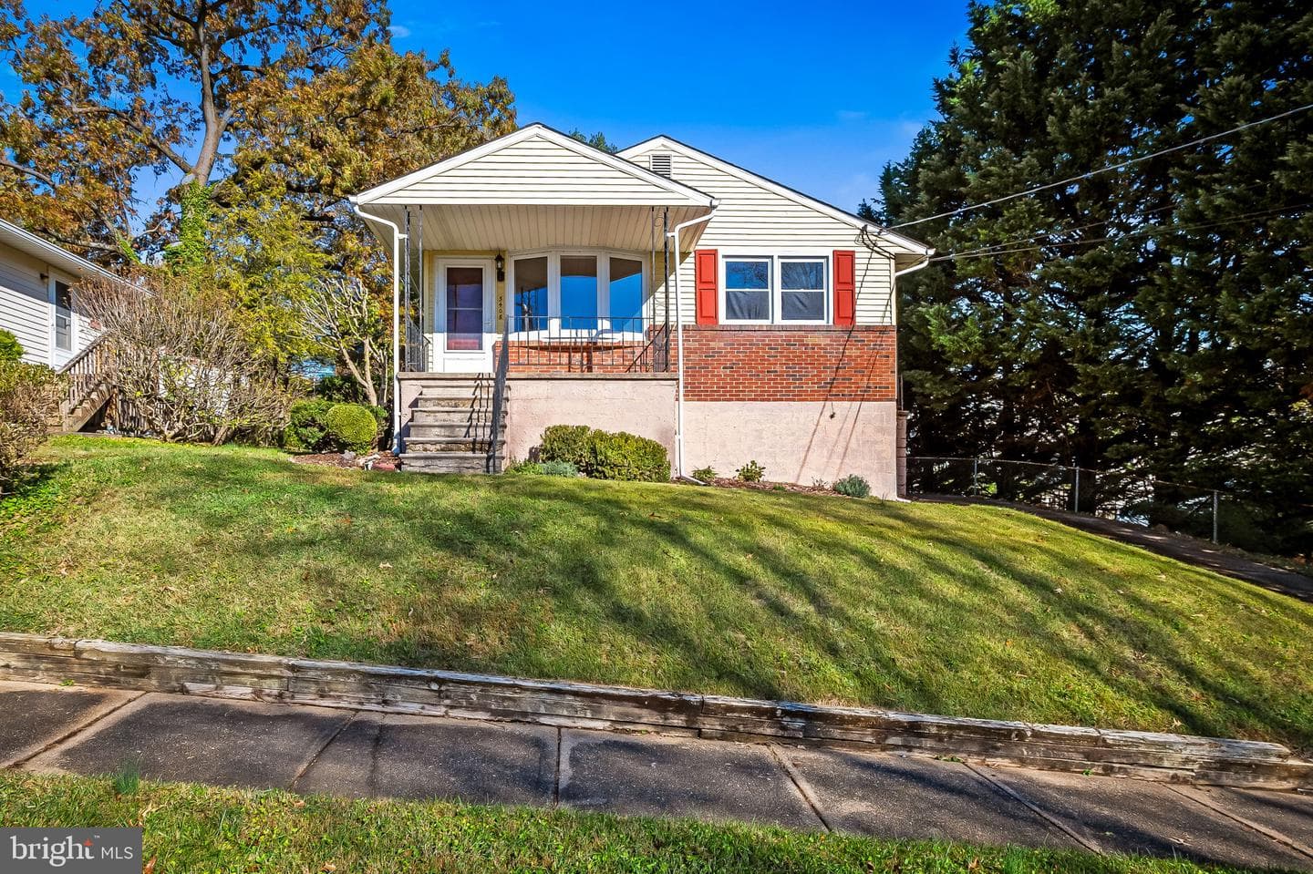 3408 Lambros photo 1