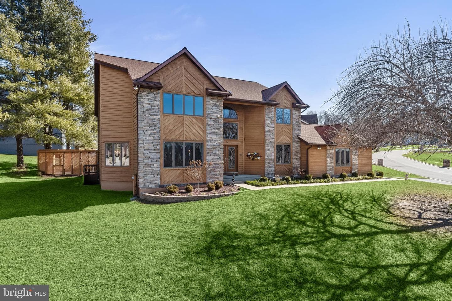 1 Red Maple Court photo 1