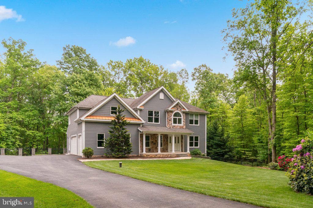 1633 Freeland Road photo 1