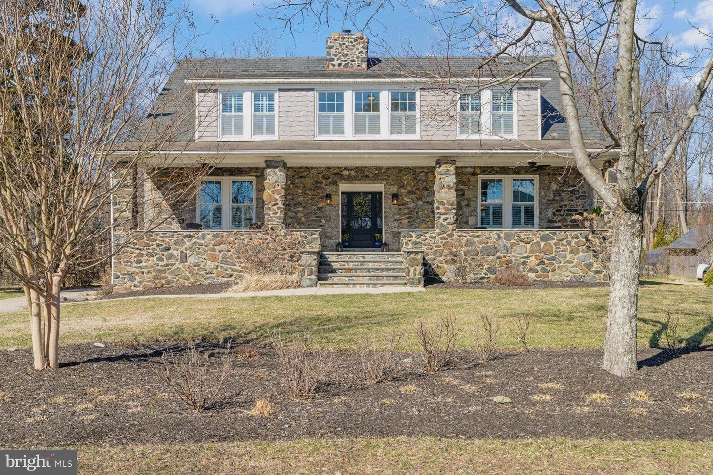 2016 Westchester Avenue photo 1
