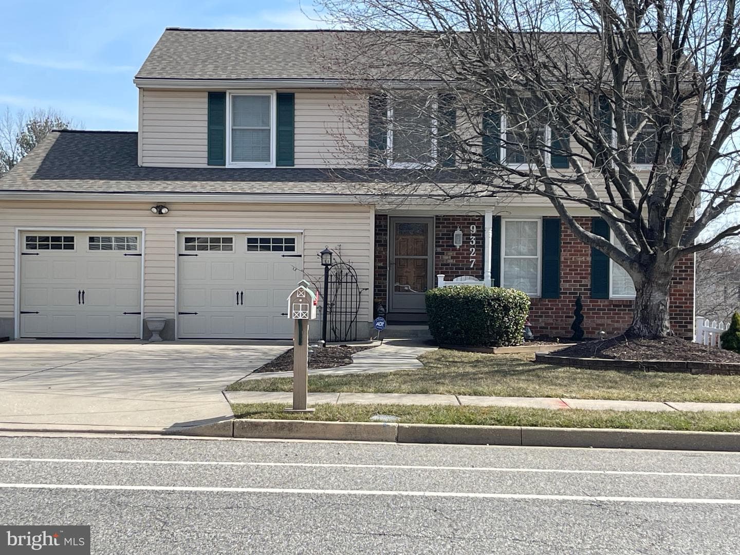 9327 Seven Courts Drive photo 1
