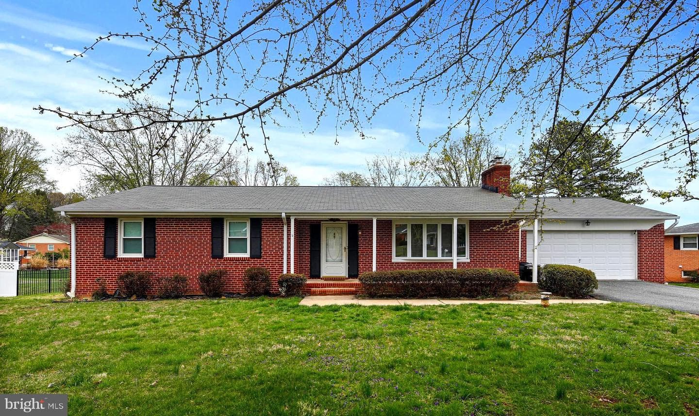 9826 Fox Hill Road photo 1