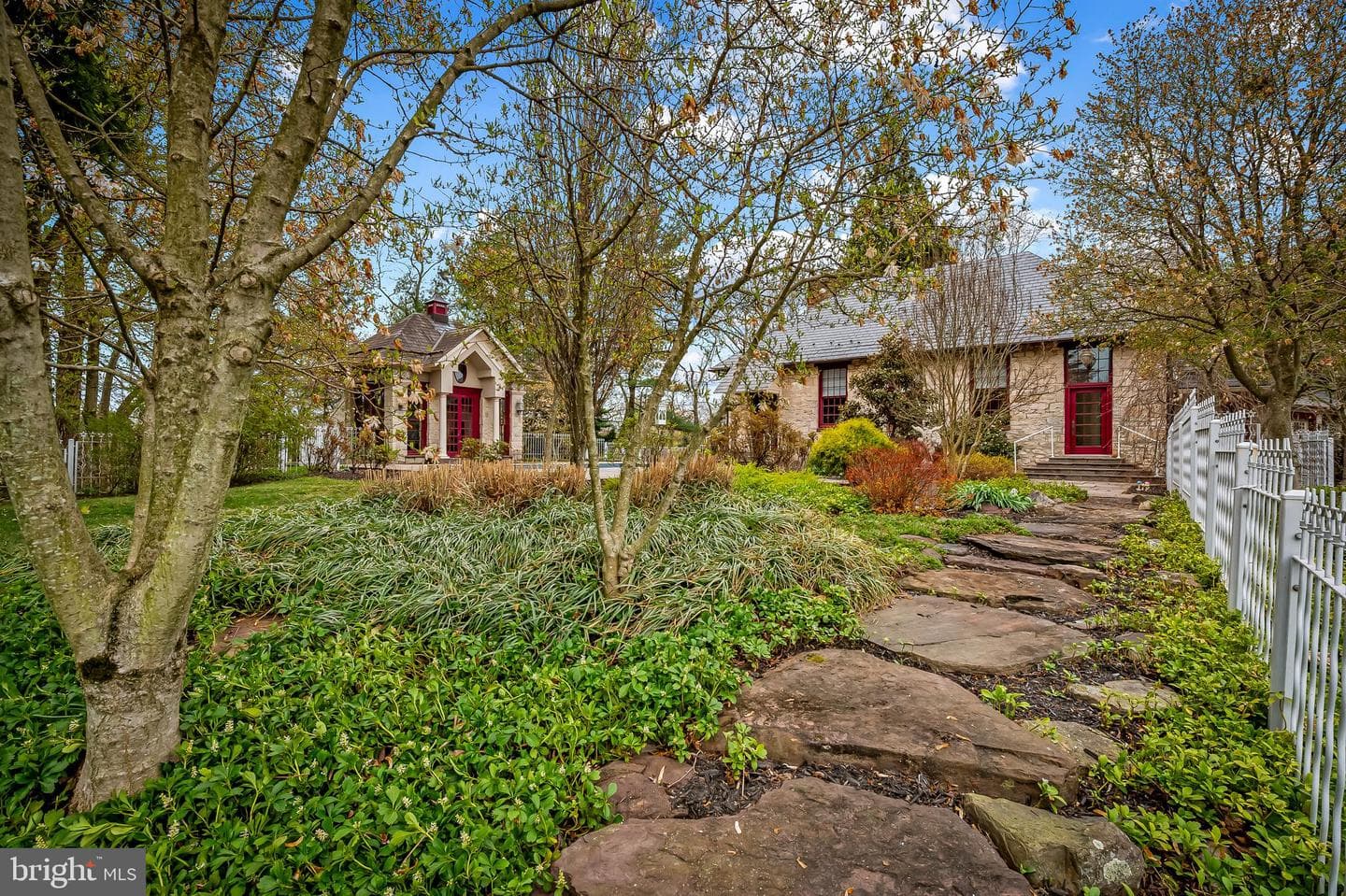 7 Stoddard Court photo 1