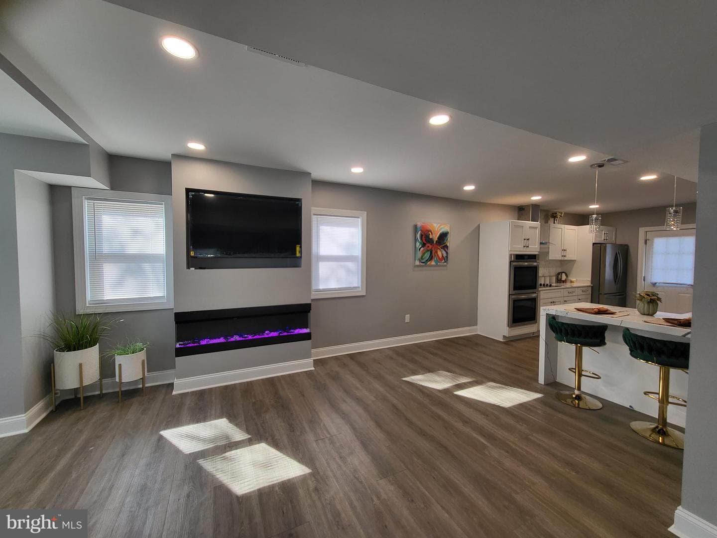 16 Waldron Avenue photo 1