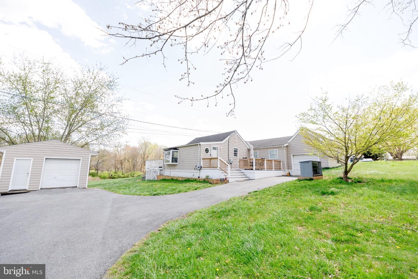 3637 Hernwood photo 1