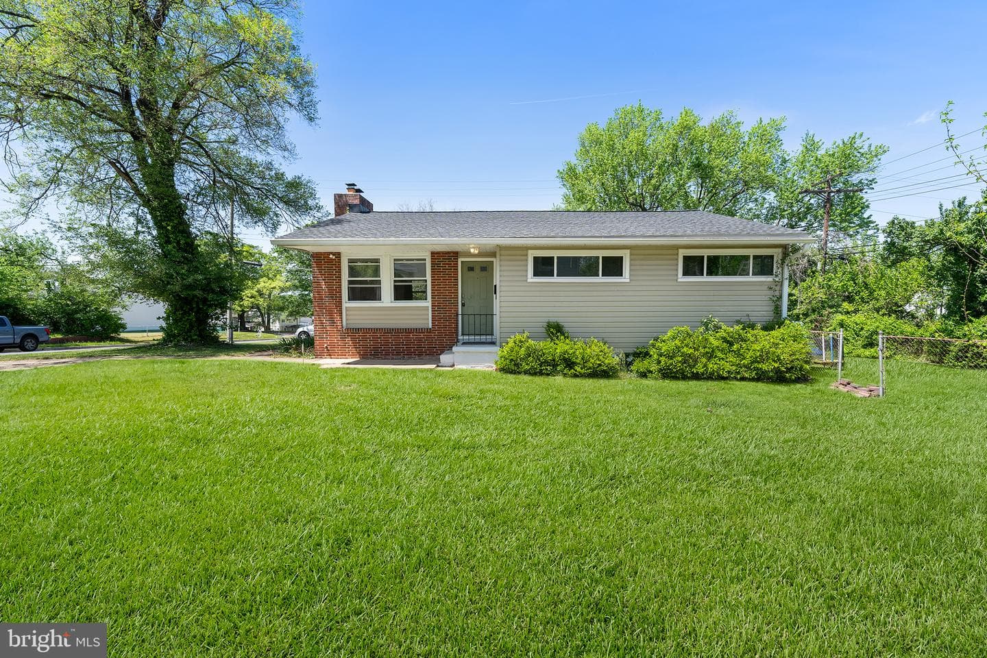 7006 Paris Road photo 1