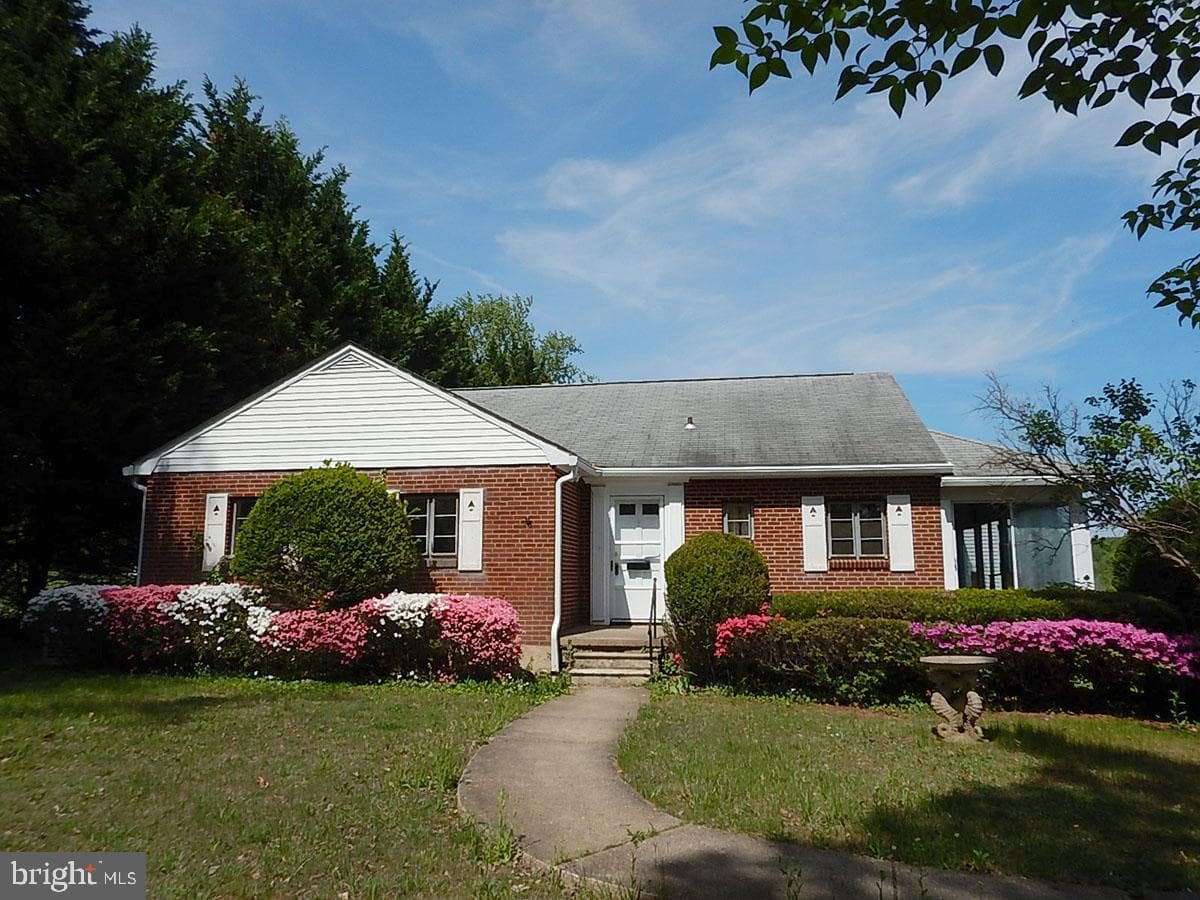 7716 Chapman Road photo 1