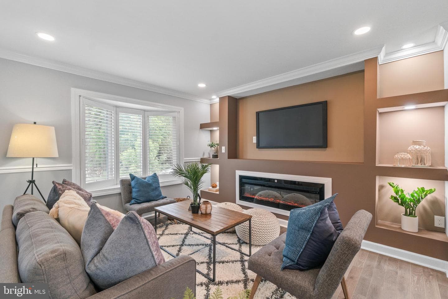 7102 Walnut Avenue photo 1