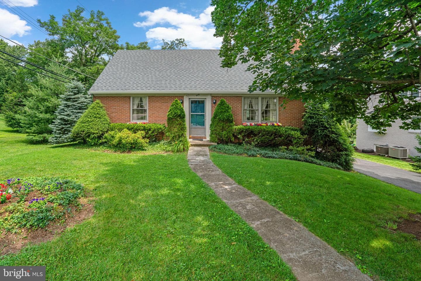 825 Fairway Avenue photo 1