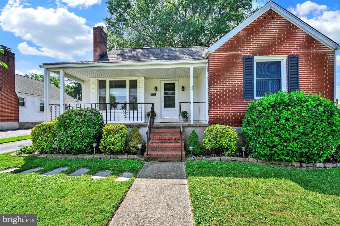 9106 Yvonne Avenue photo 1
