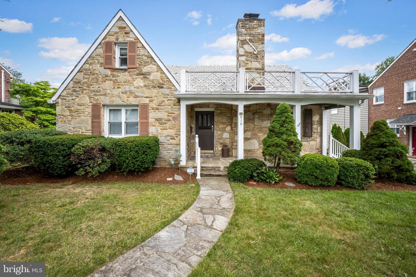 816 Ridgeleigh Road photo 1