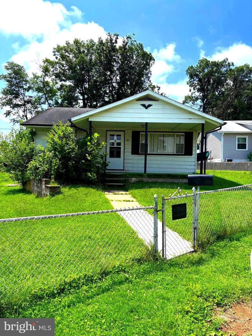 107 Compass Road photo 1