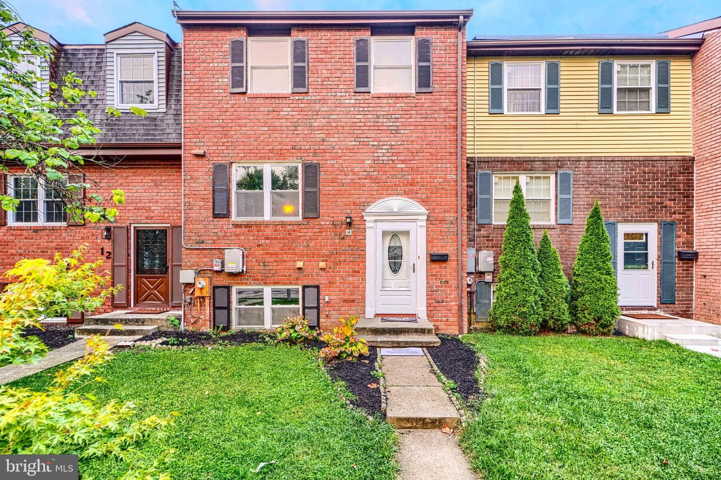 14 Englefield Square photo 1