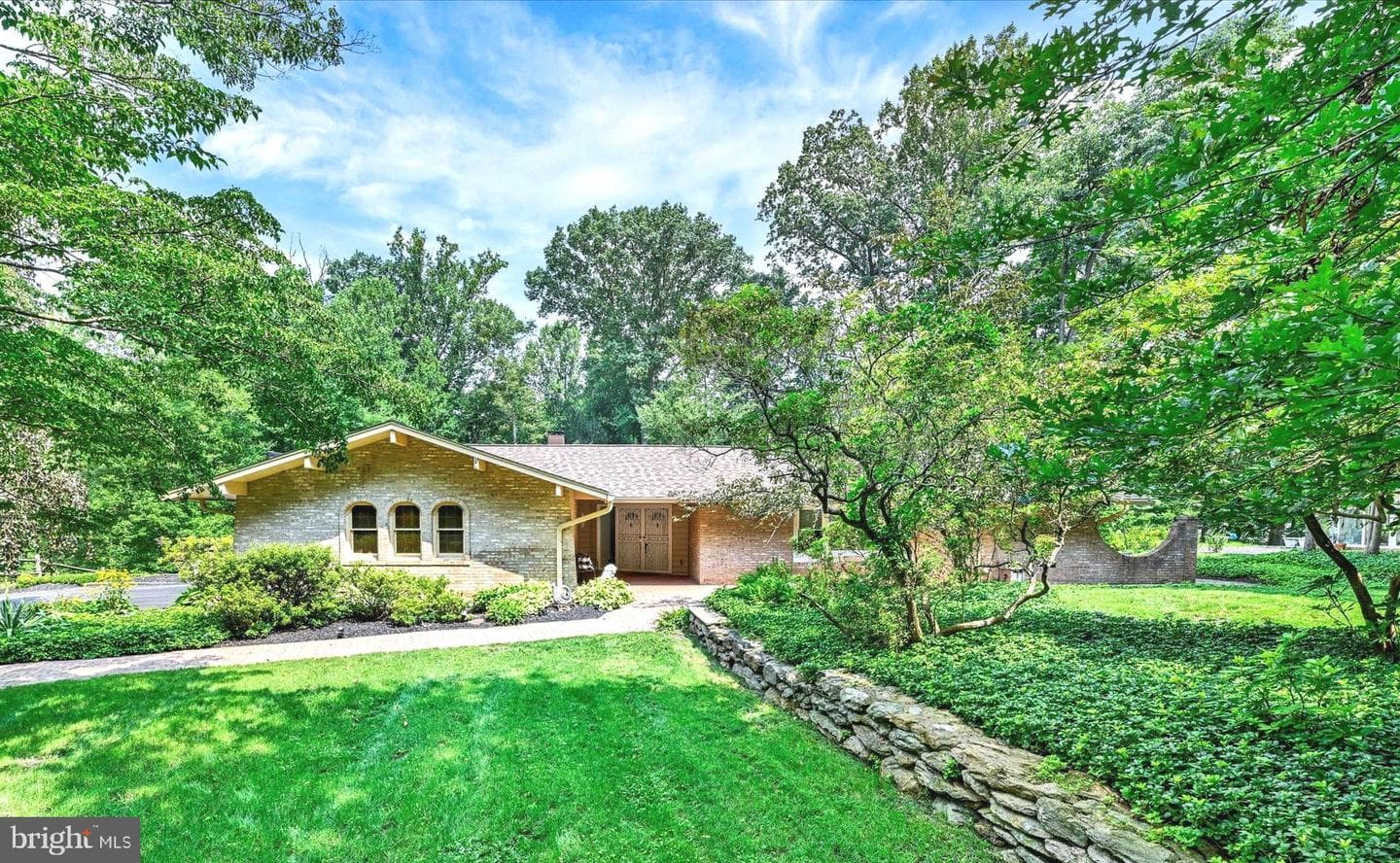 2304 Velvet Ridge Drive photo 1