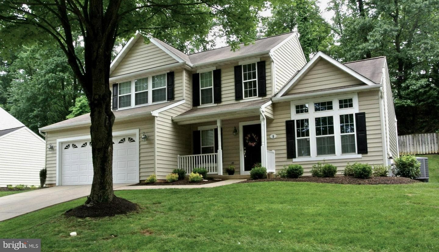 8 Farnham Way photo 1